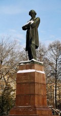 Памятник Н. Г. Чернышевскому в Саратове работы скульптора Александра Павловича Кибальникова